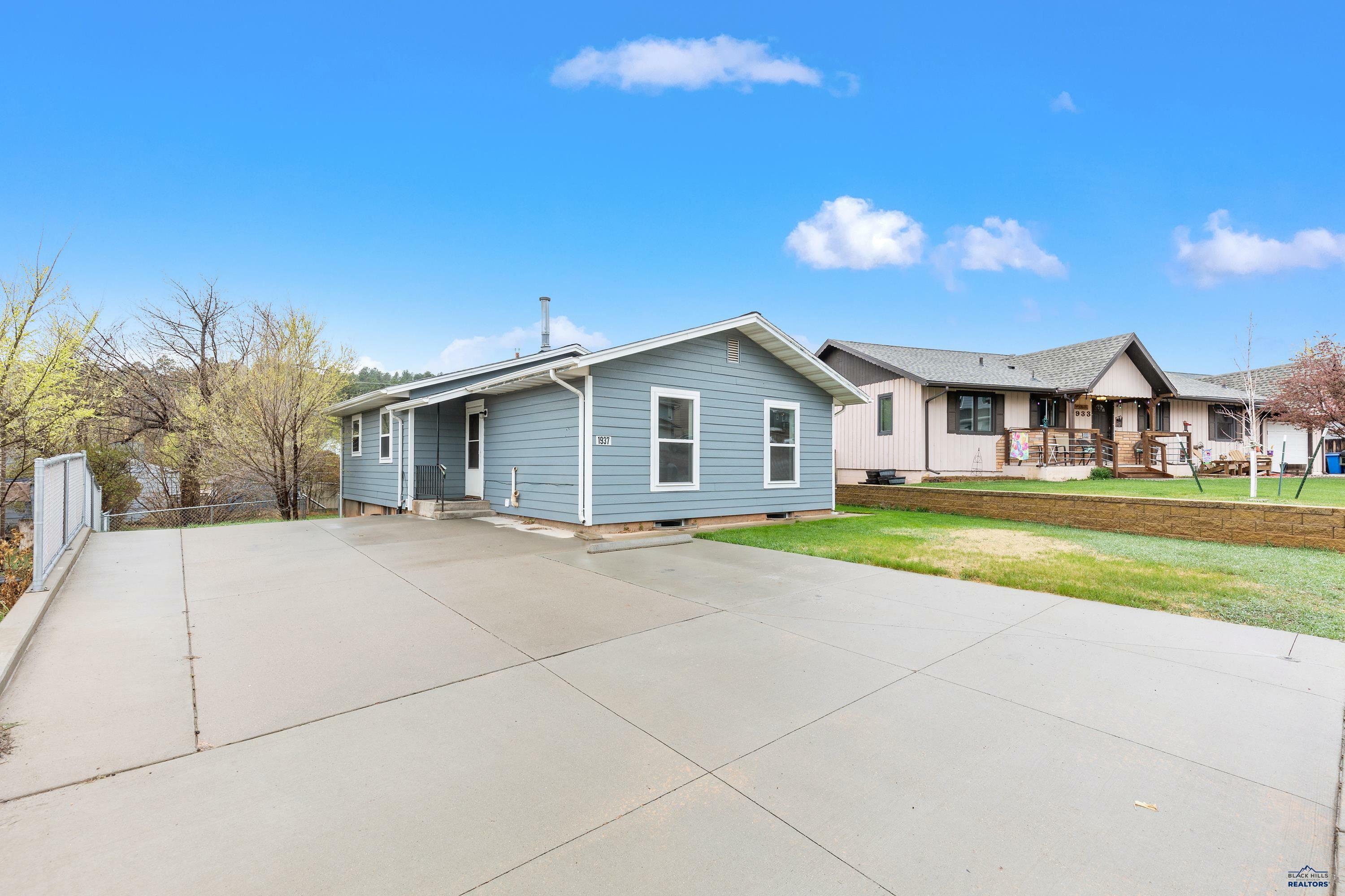 Property Photo: 1937 Hillsview Dr SD 57702