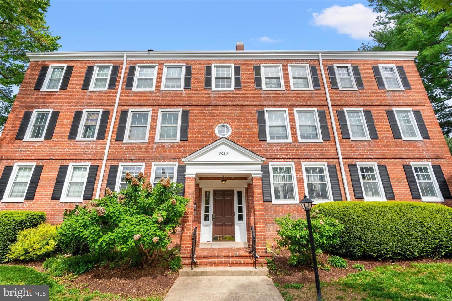 Property Photo: 3035 S Buchanan Street C2 VA 22206