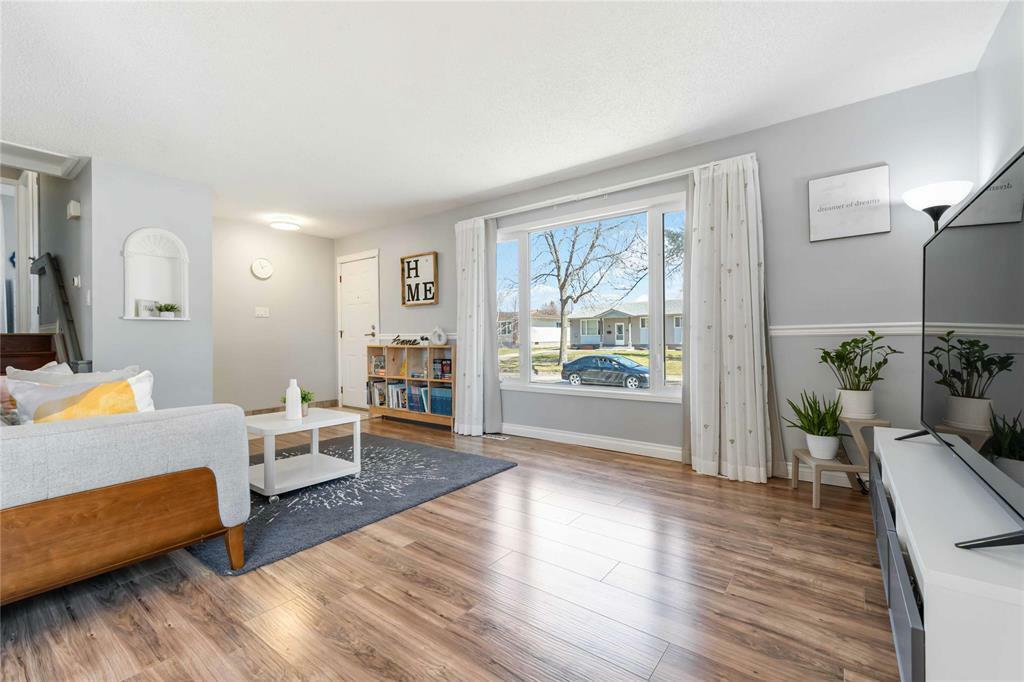 Property Photo: 34 Santa Clara Crescent MB R3T 4K3
