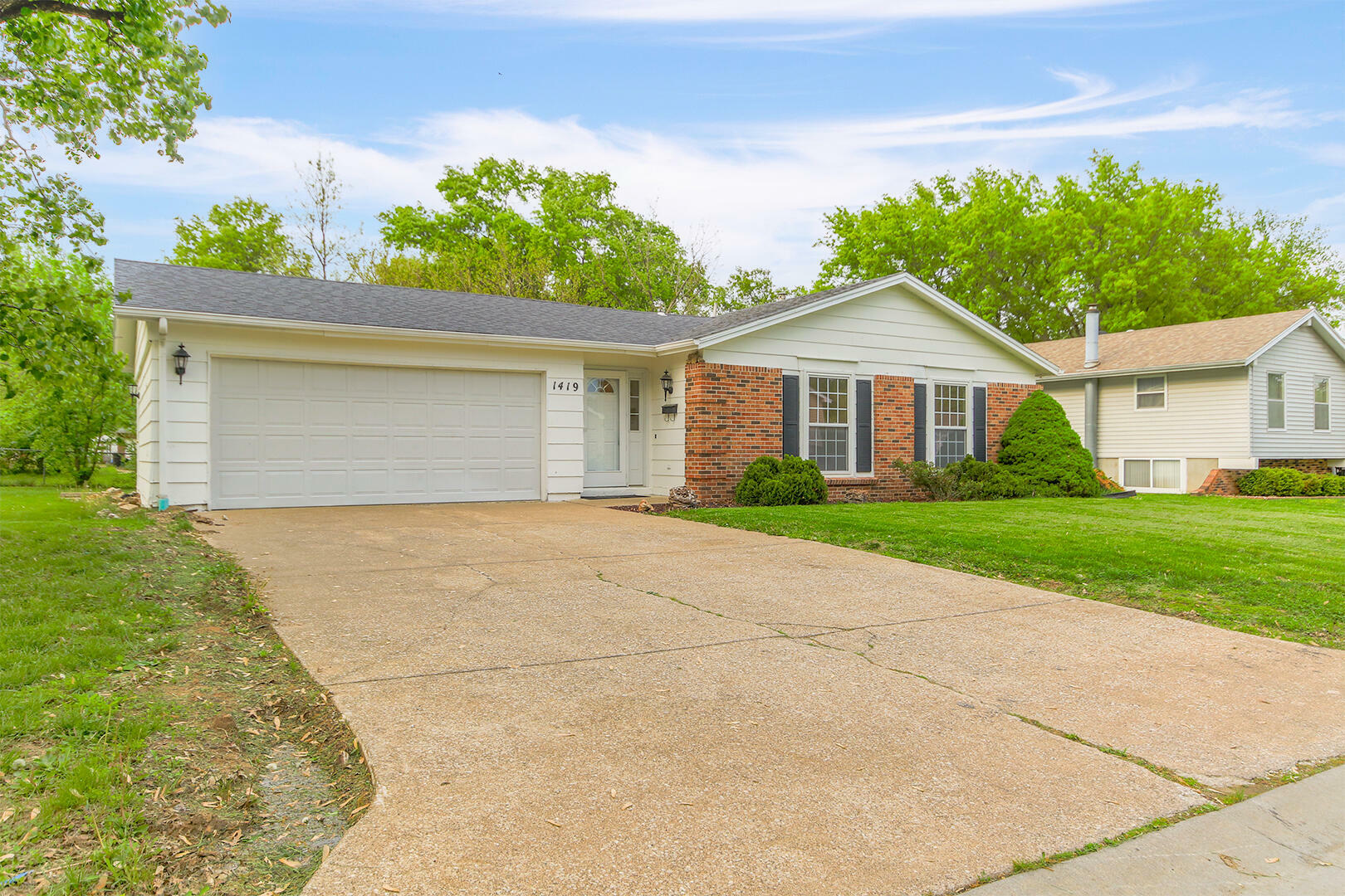 Property Photo: 1419 Rosebud St MO 65265
