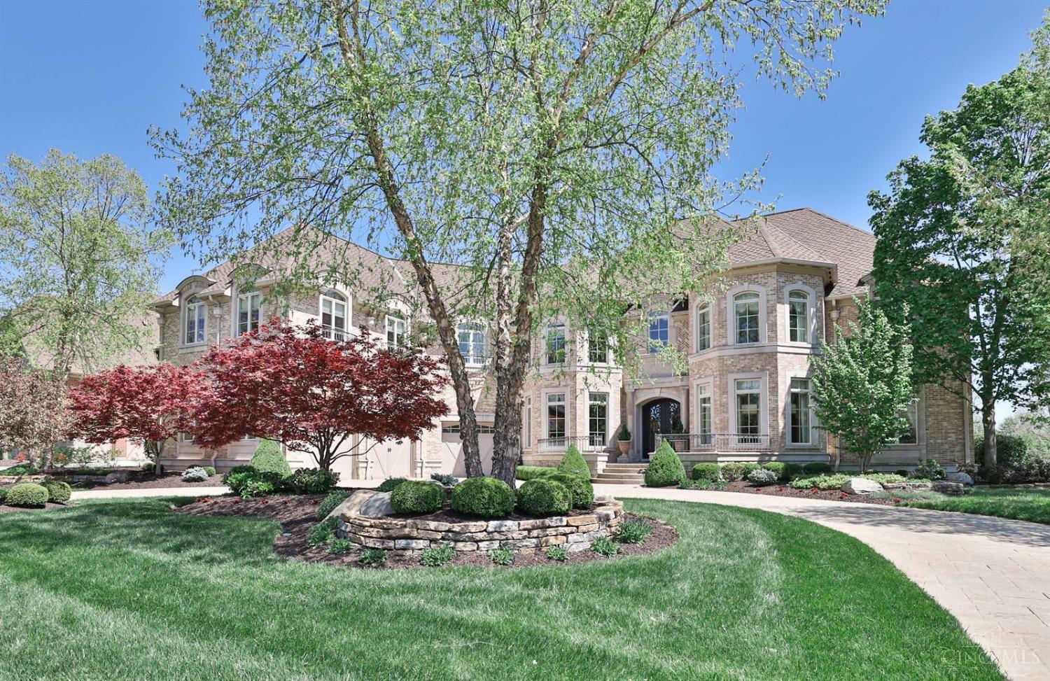 Property Photo: 26 Vintage Walk OH 45249