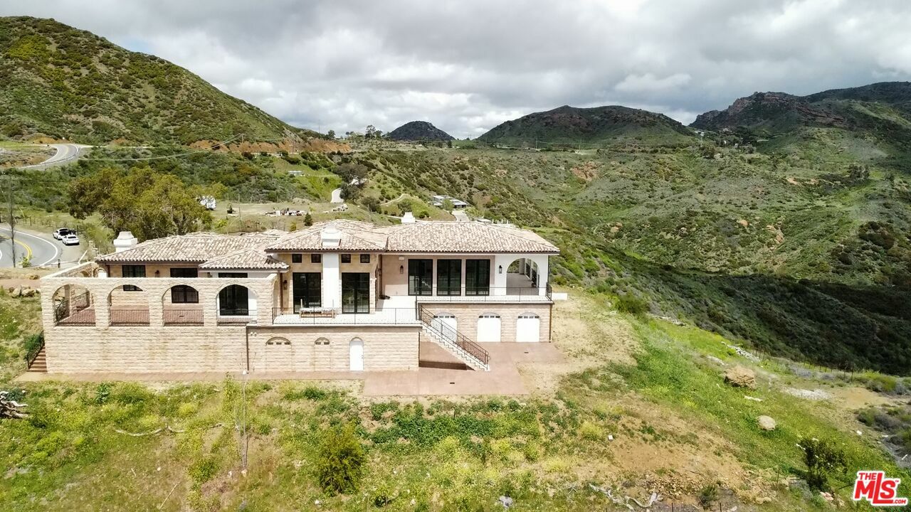 Property Photo:  33182 Mulholland Hwy  CA 90265 