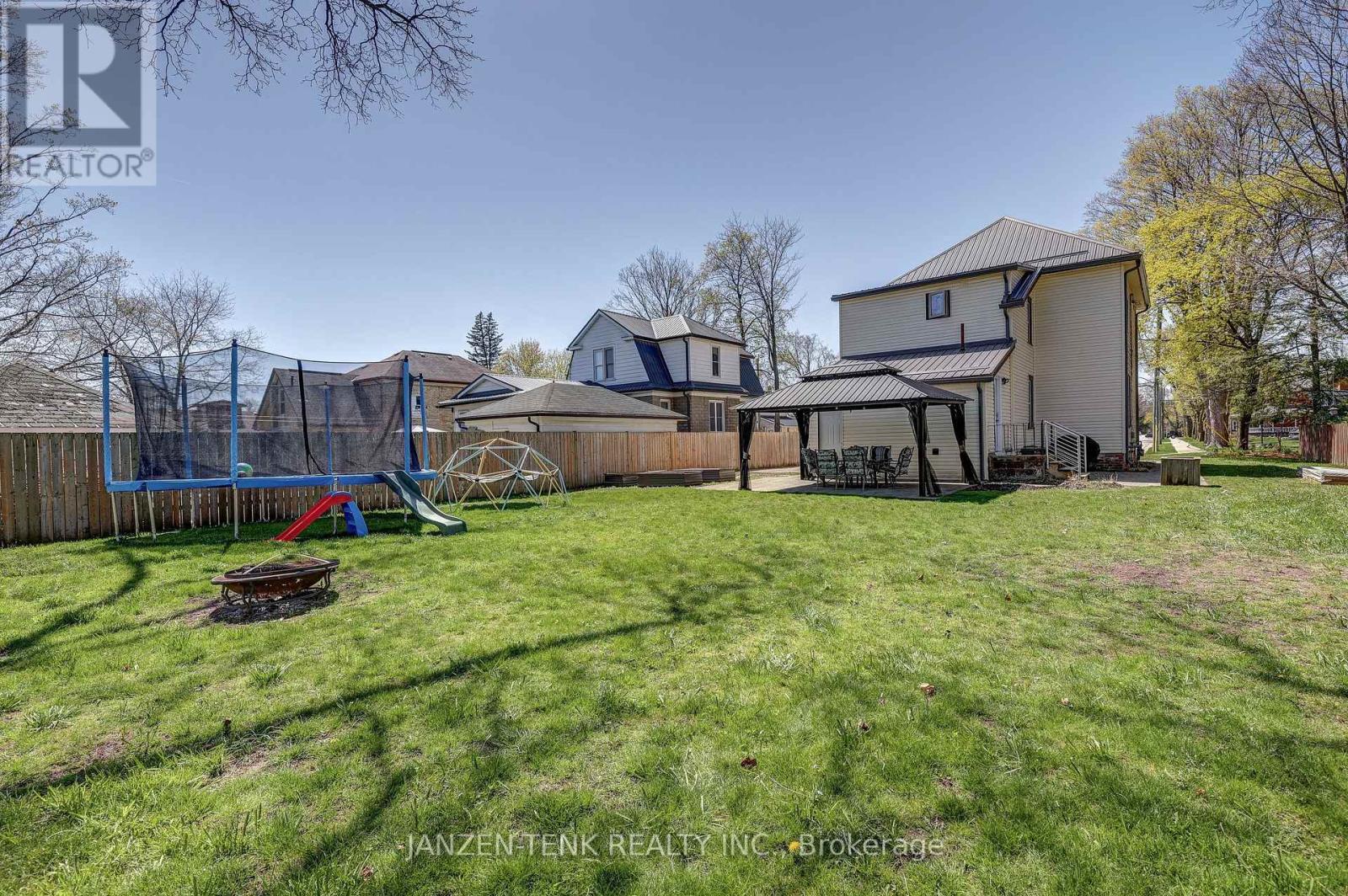 Property Photo: 17 Oak Street ON N5H 1G3