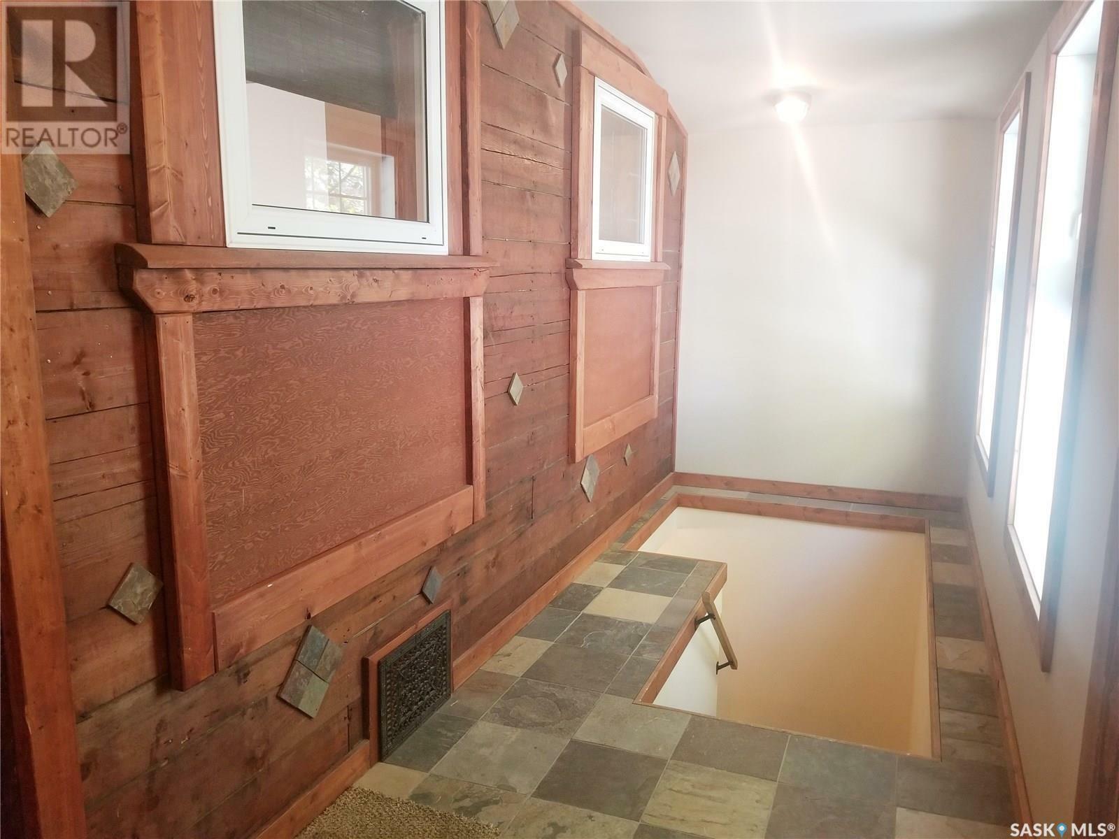 Property Photo: 1937 Halifax Street SK S4P 1T6
