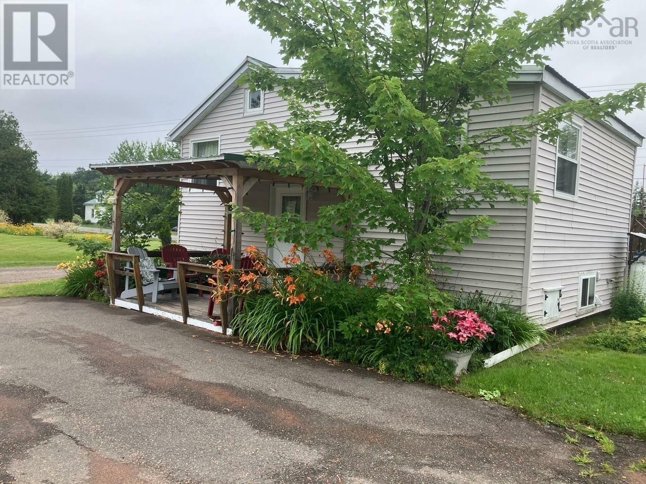 Property Photo: 5886 Highway 2 NS B0M 1B0