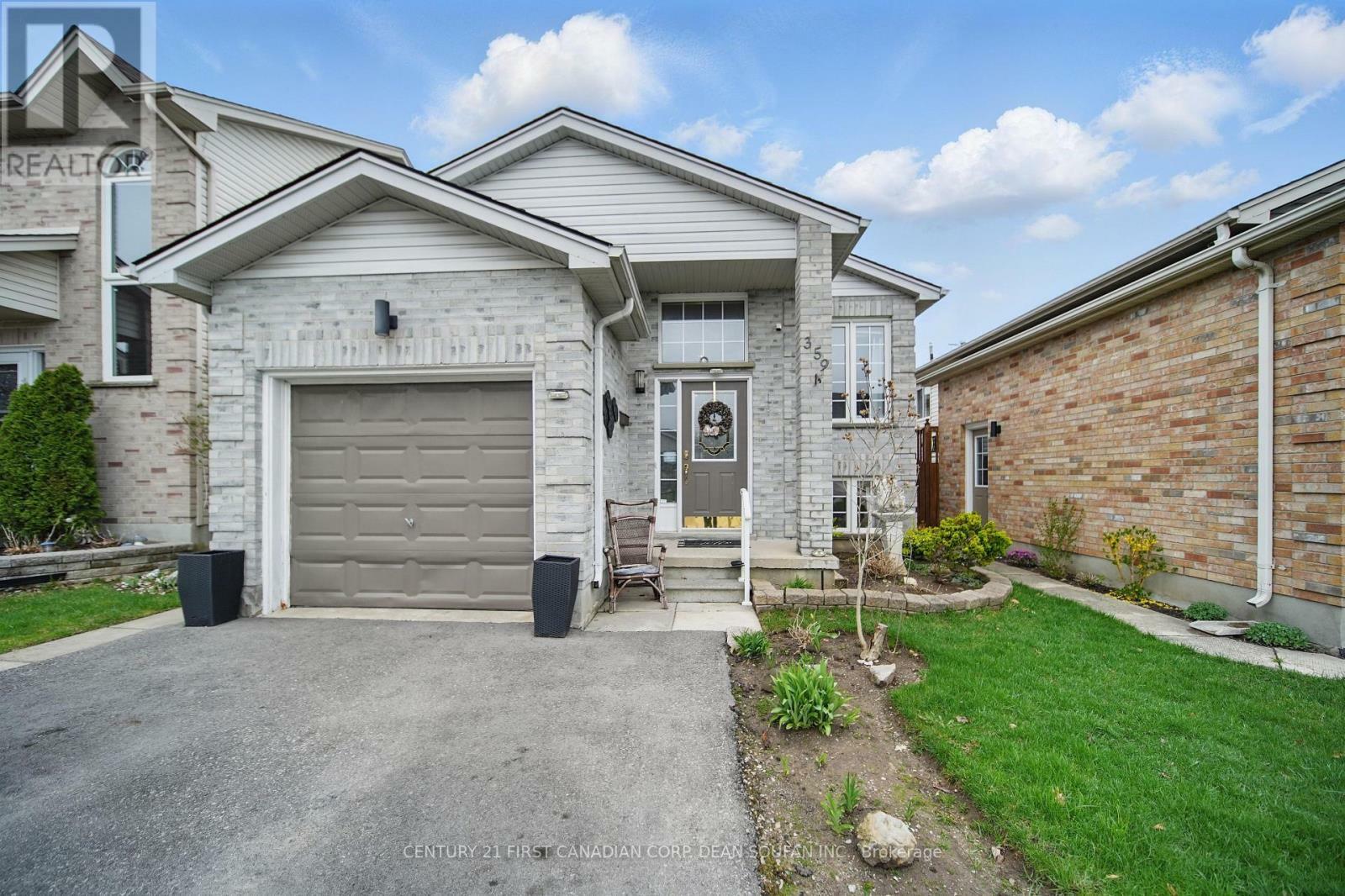 Photo de la propriété: 359 Seddon Road ON N5Z 5E1