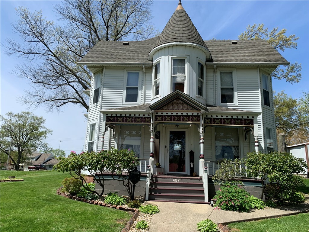 Property Photo: 407 S Locust Street IL 62557