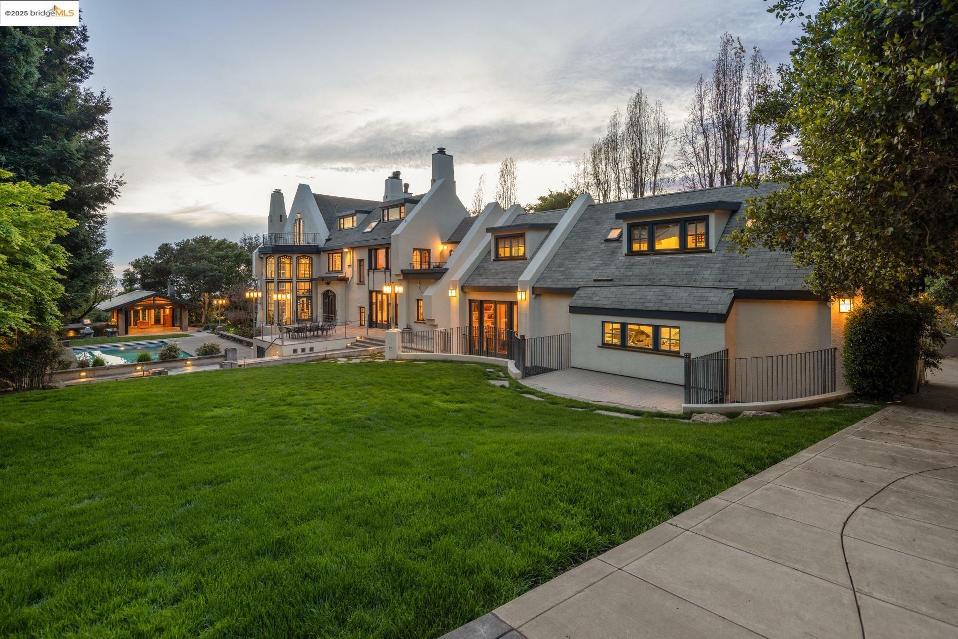 Property Photo: 227 Tunnel Rd CA 94705