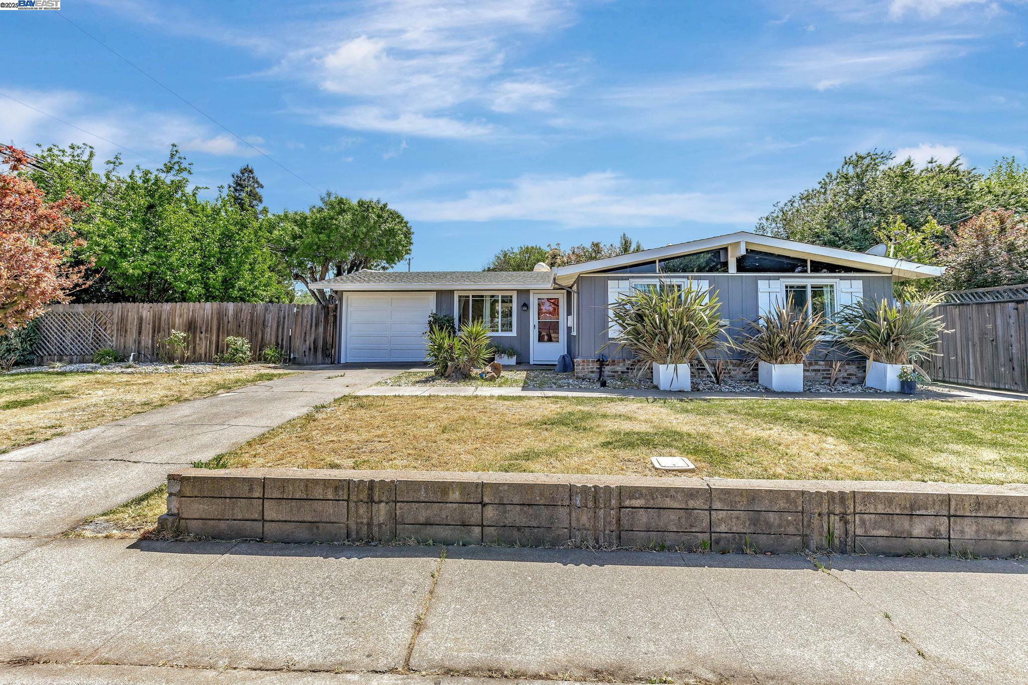 Property Photo: 2201 N 6th St CA 94519