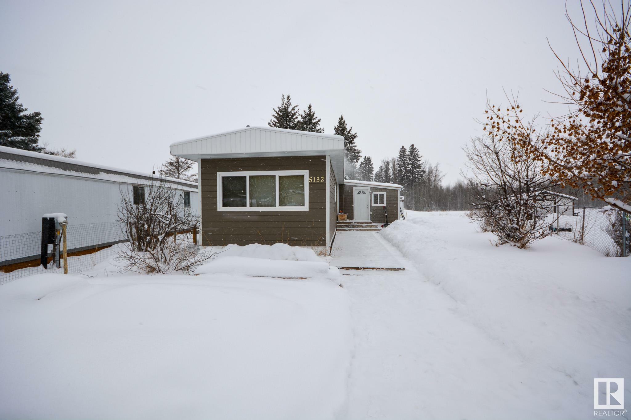 Property Photo: 5132 50 Street AB T0E 1V0