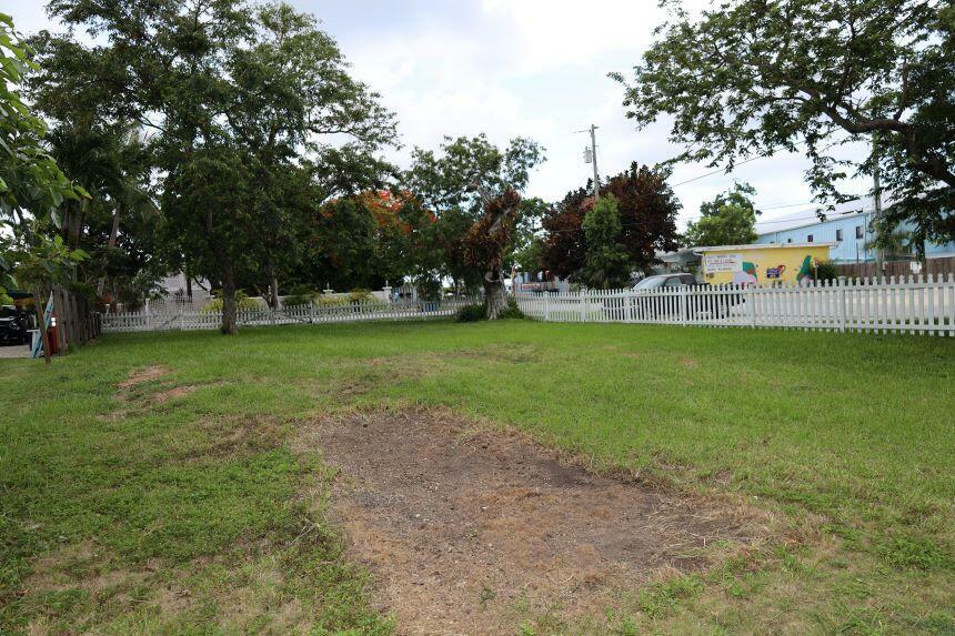 Property Photo:  48 Shoreland Drive  FL 33037 
