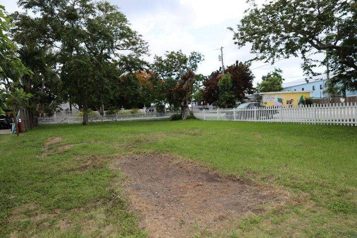 Property Photo: 48 Shoreland Drive FL 33037