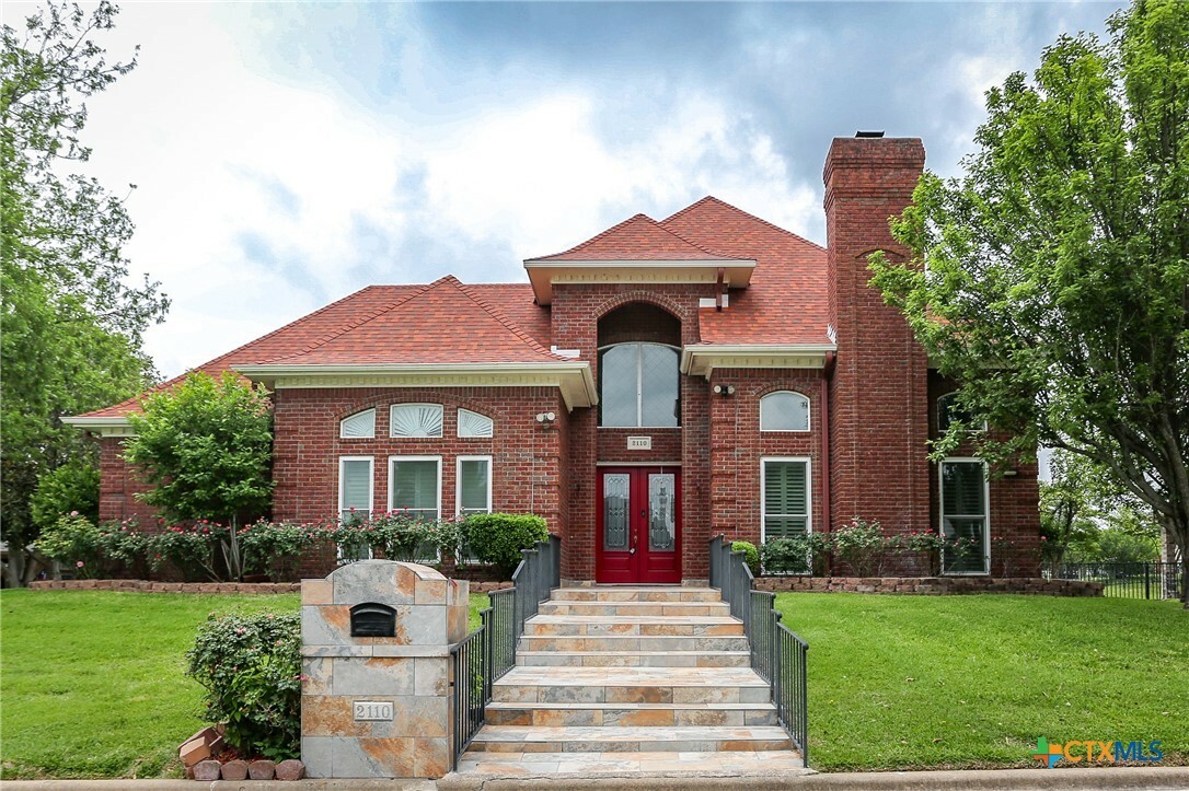 Property Photo: 2110 Lakeview Loop TX 76543