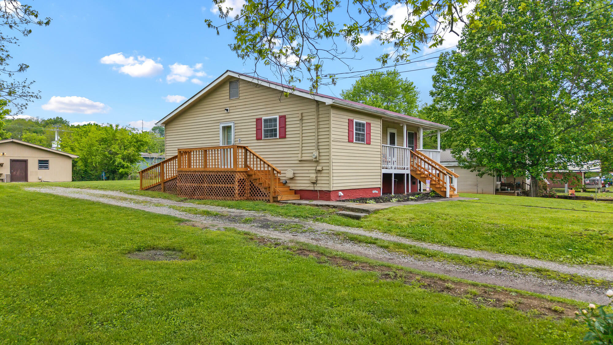 Property Photo: 206 Marietta Street TN 37354