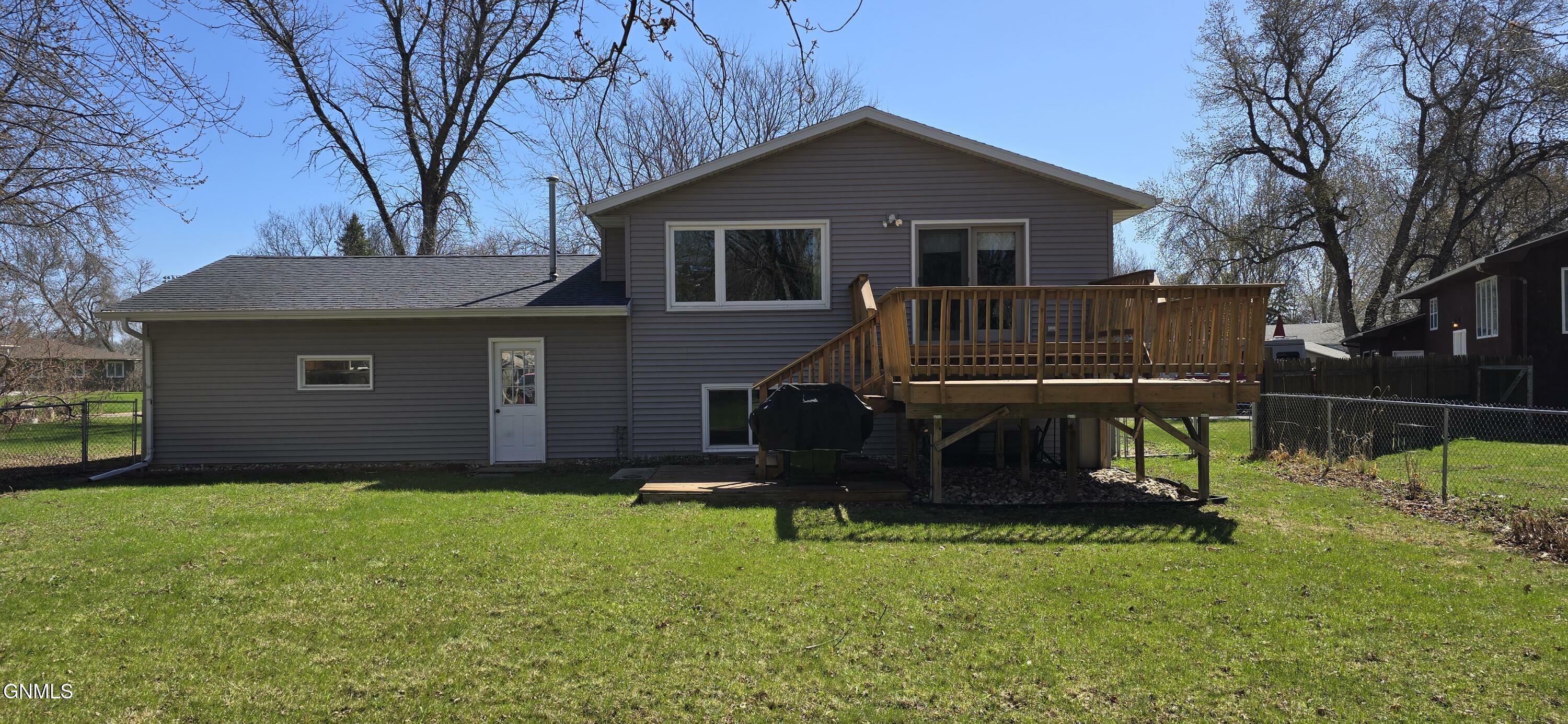 Property Photo: 703 7th Street NW ND 58401