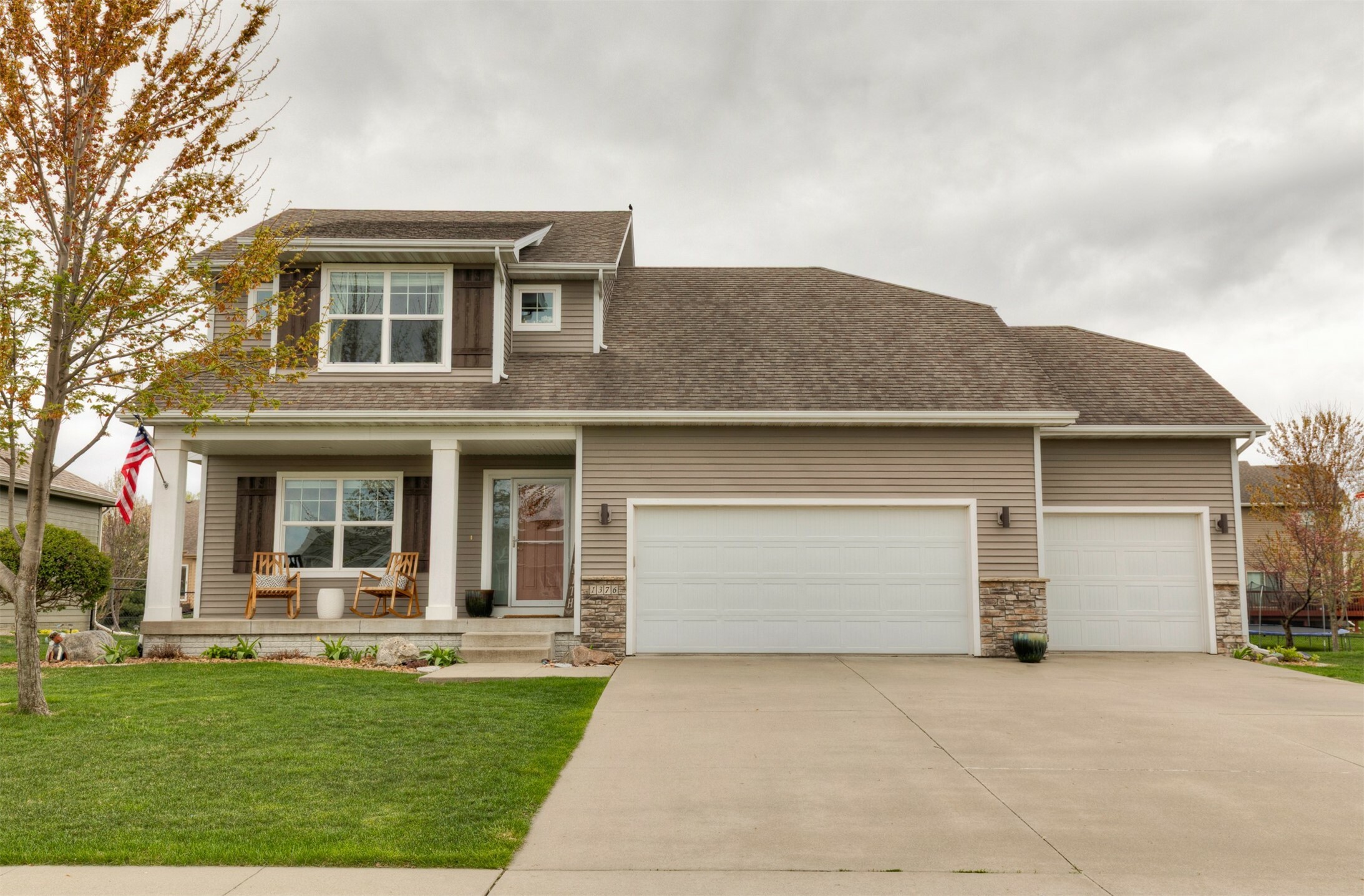 Property Photo: 1376 E Pine Ridge Drive IA 50226
