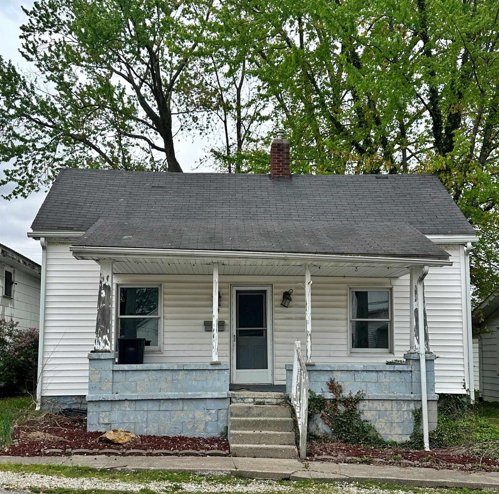 Property Photo: 12 NE 10th Street IN 47501