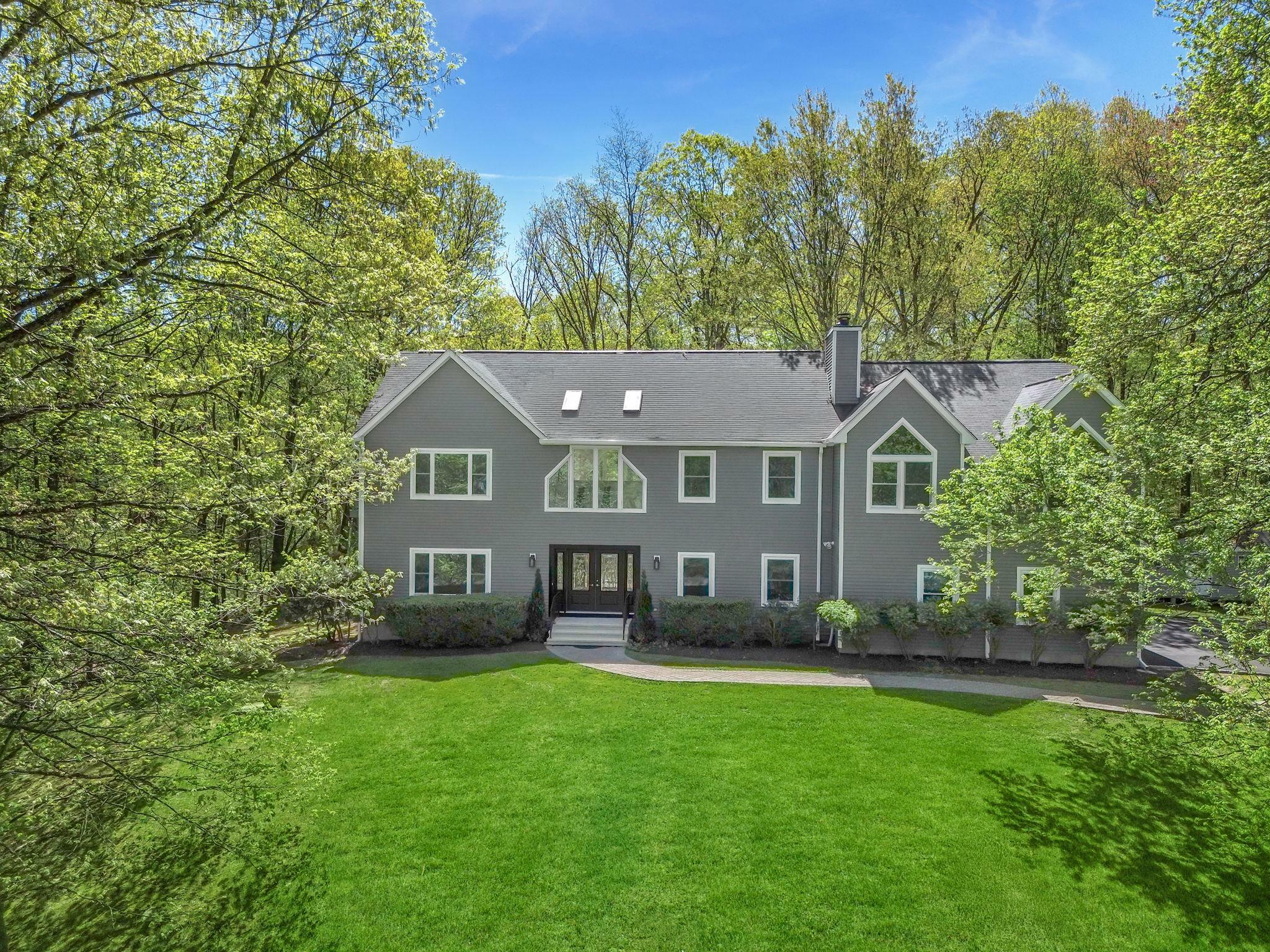 Property Photo: 1121 Estates Drive NY 10562