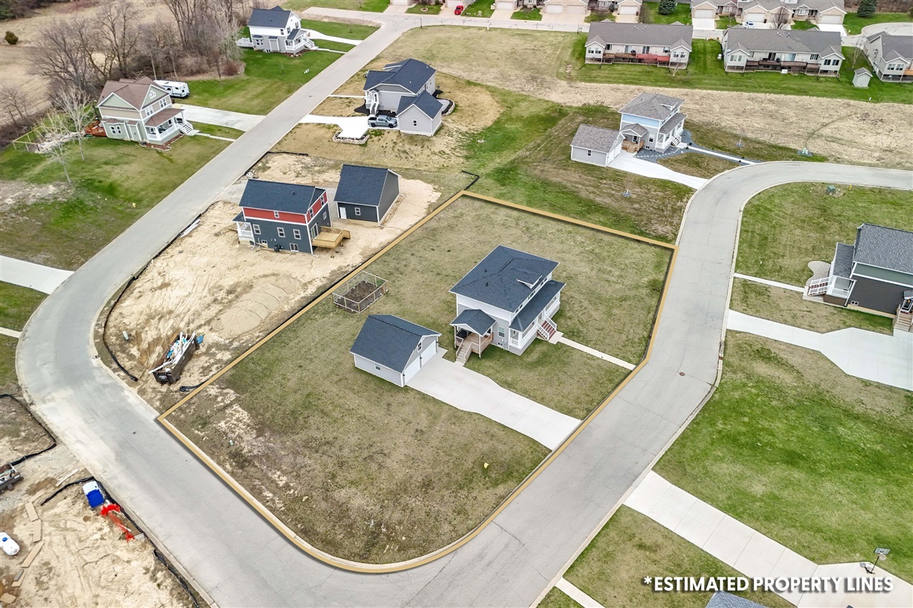 Property Photo: 703 Oakwood Drive MI 48813