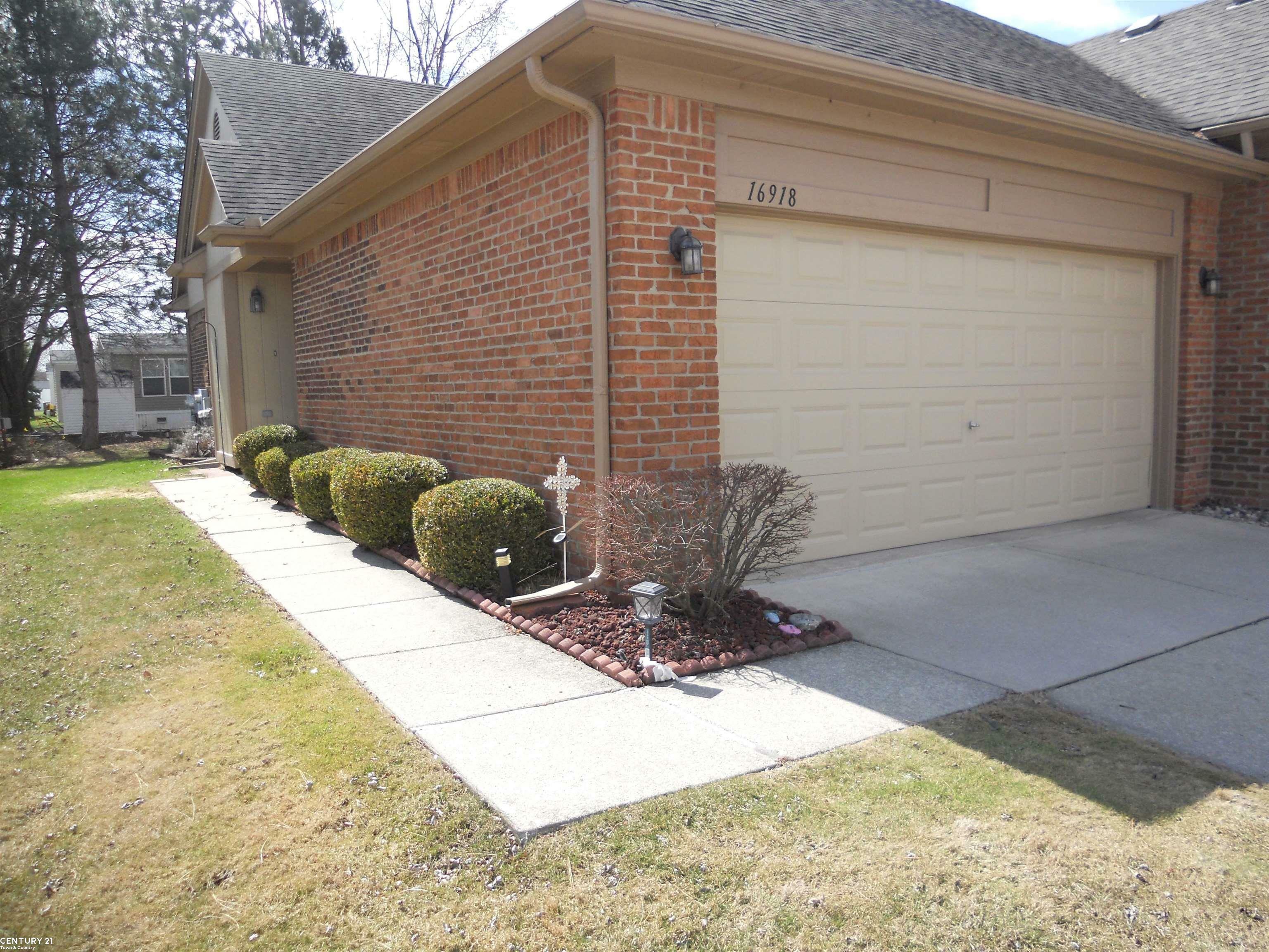 Property Photo: 16918 Country Ridge Drive MI 48044