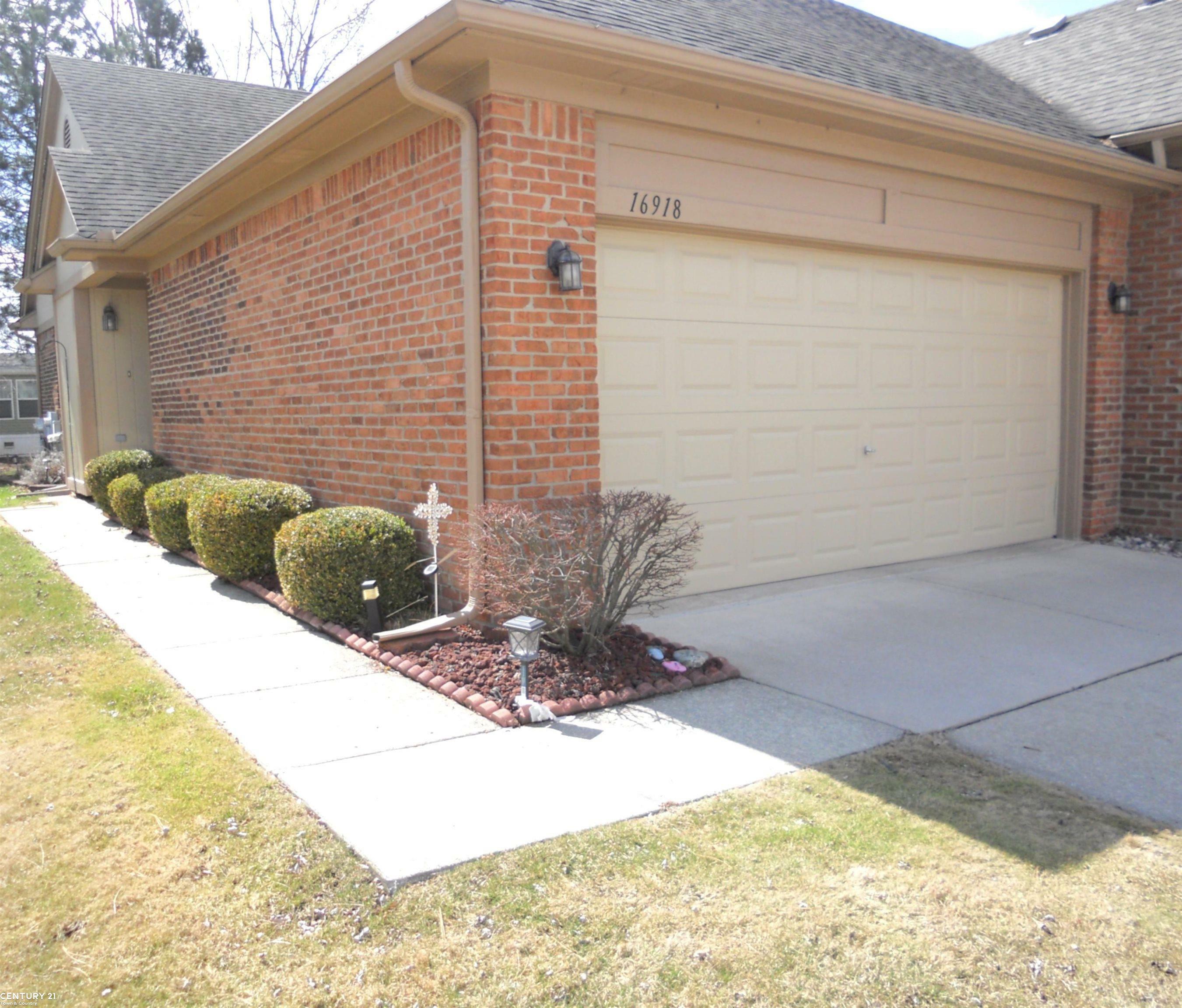 Property Photo: 16918 Country Ridge Drive MI 48044