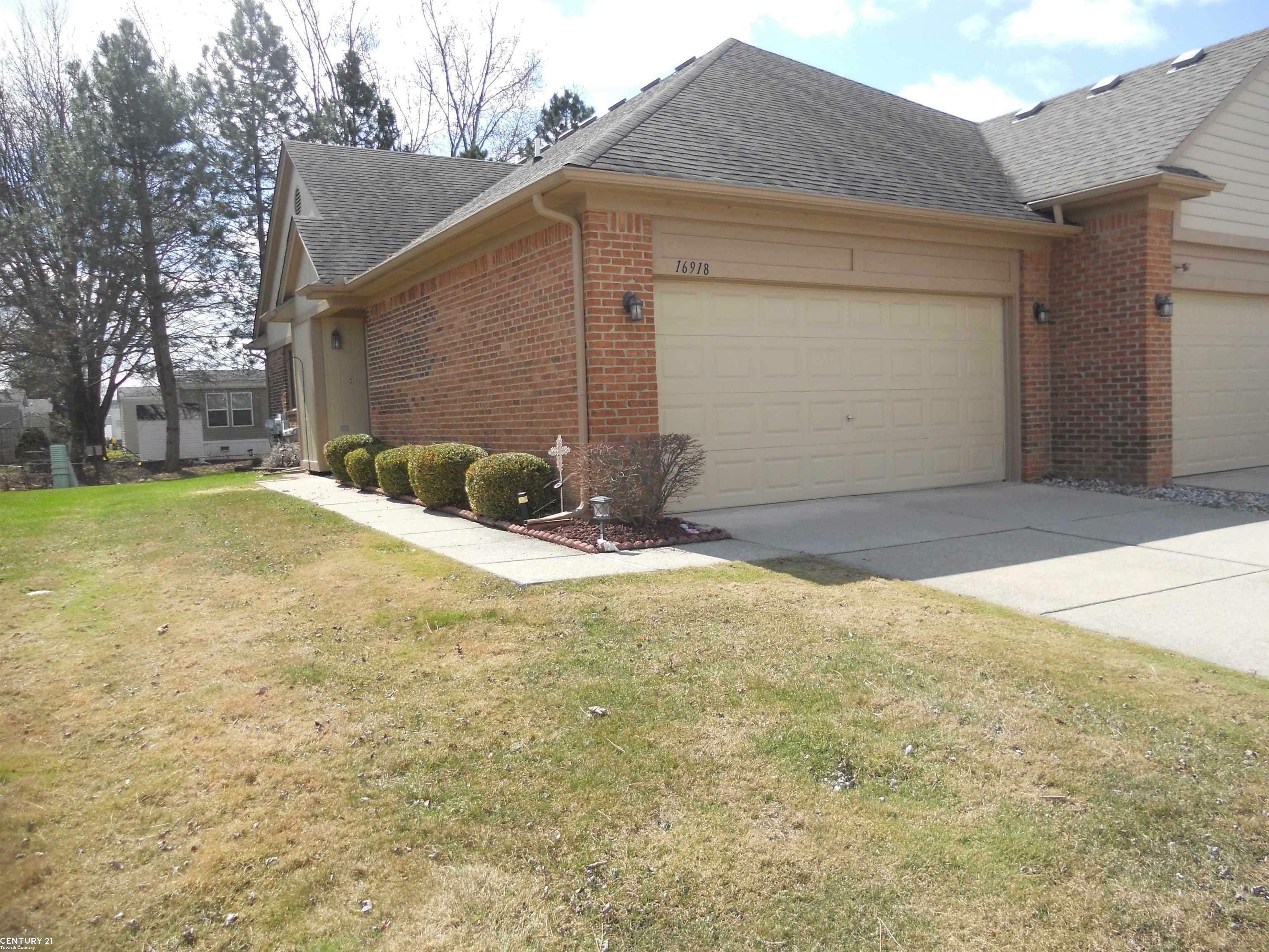 Property Photo: 16918 Country Ridge Drive MI 48044
