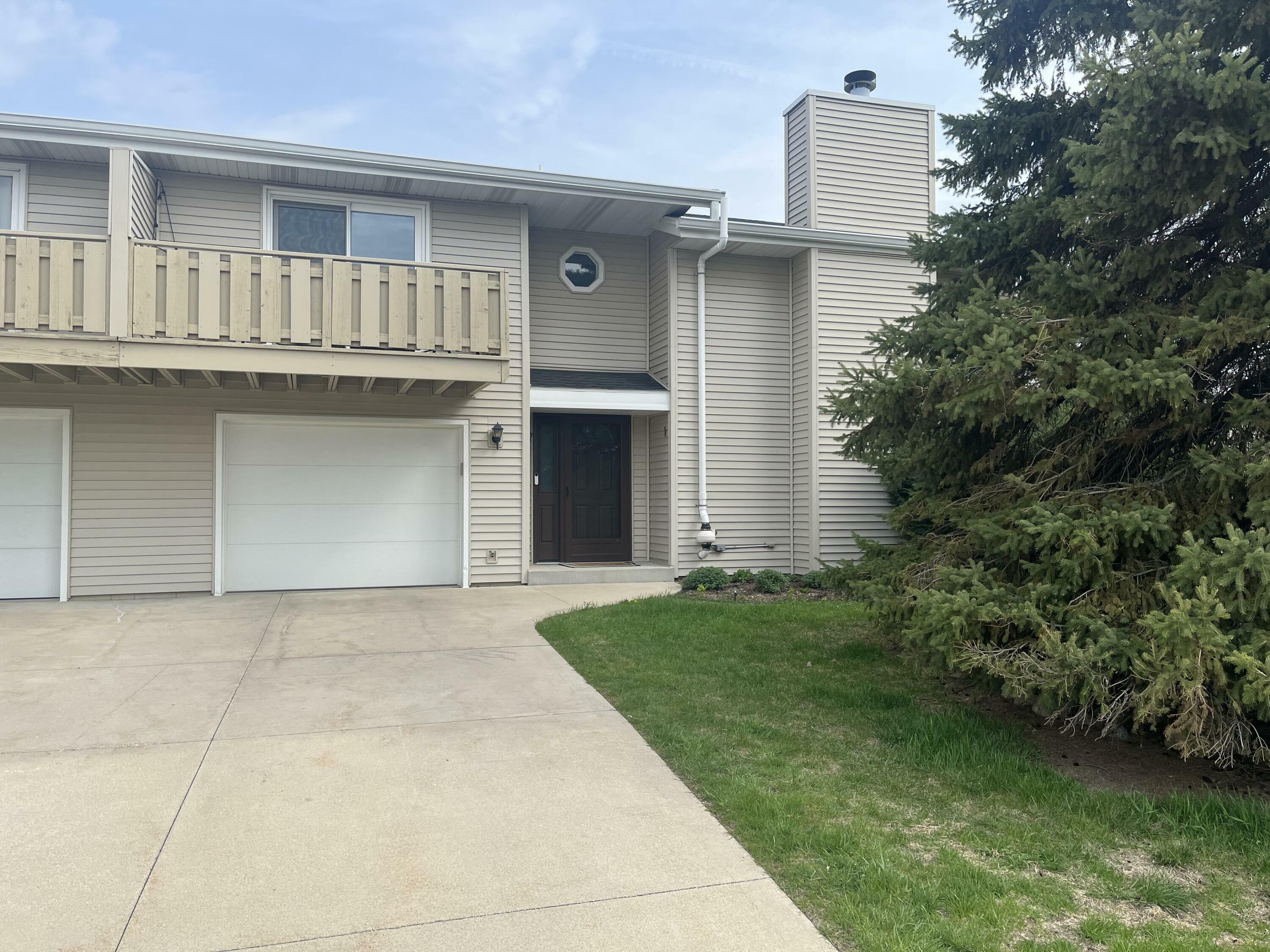Property Photo: 2440 W Crabapple Ln 1 WI 53154