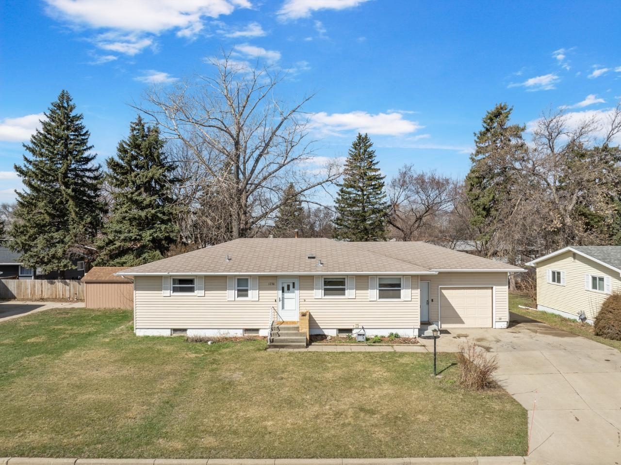 Property Photo: 1730 1st St SE ND 58701