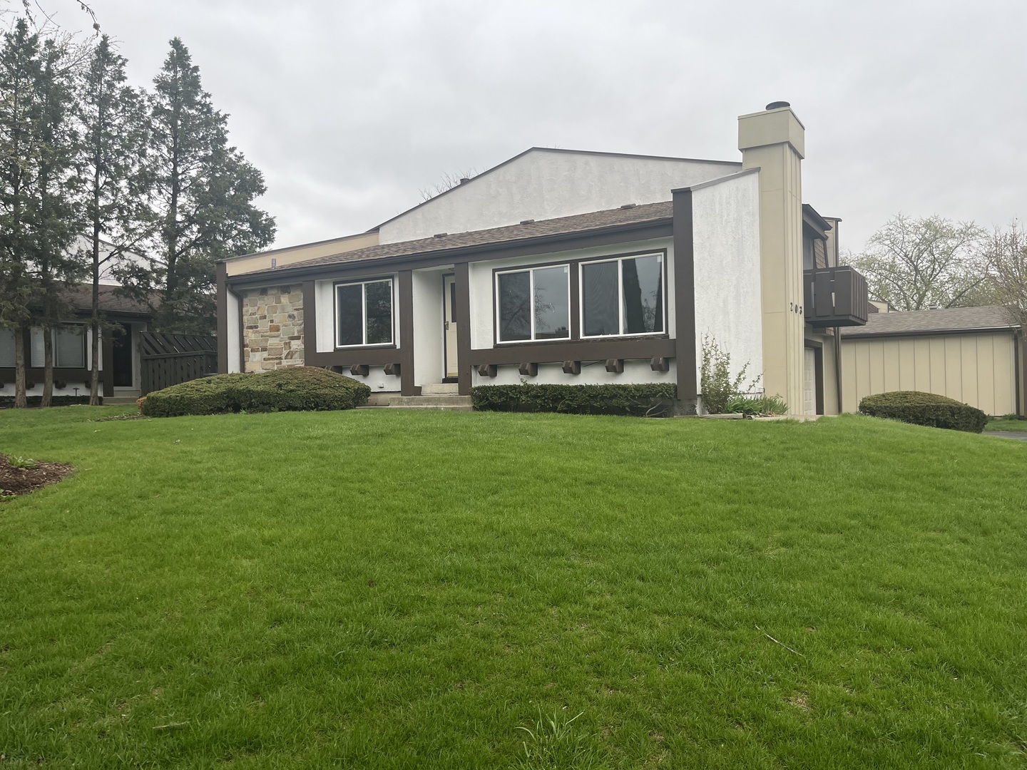Property Photo: 203 Cascade Drive 203 IL 60525
