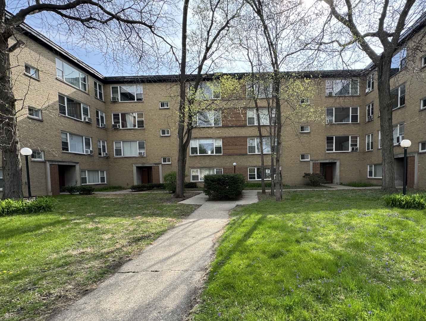 Property Photo: 6141 N Seeley Avenue 1D IL 60659