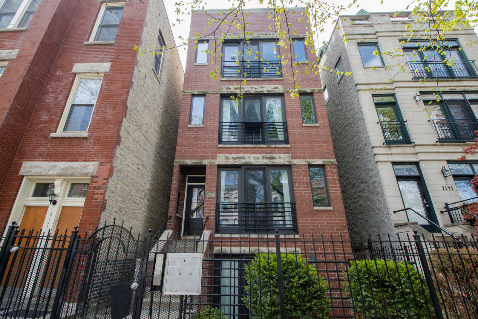 Property Photo:  2143 W Crystal Street 3  IL 60622