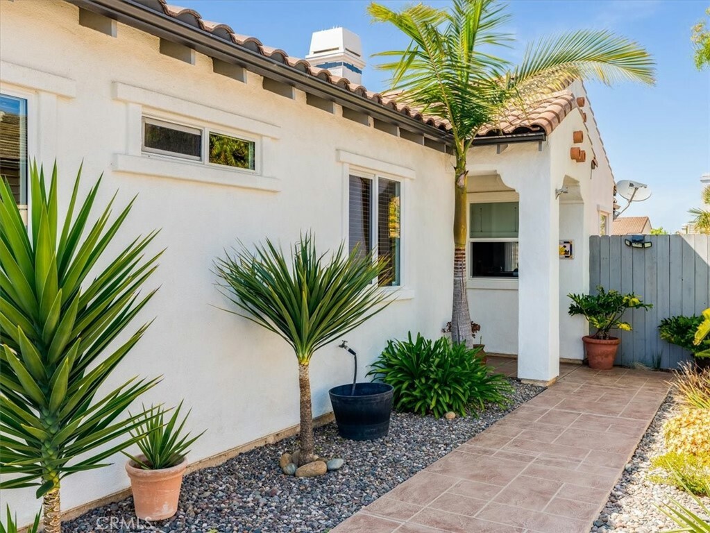 Property Photo:  939 W Anthony Place  CA 93458 