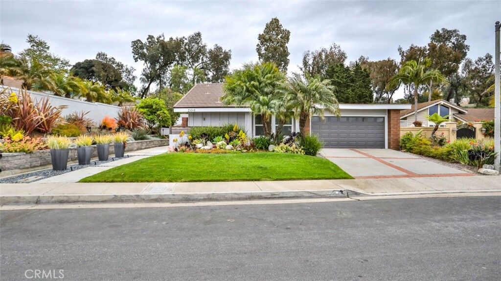 Property Photo:  204 Calle Del Juego  CA 92672 