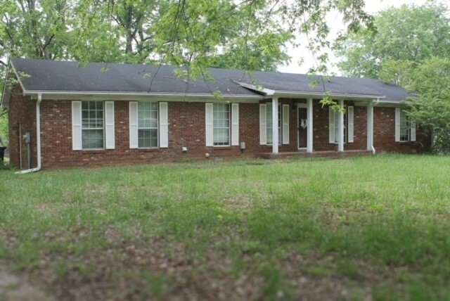 Property Photo: 548 Hillside Ln TN 37066