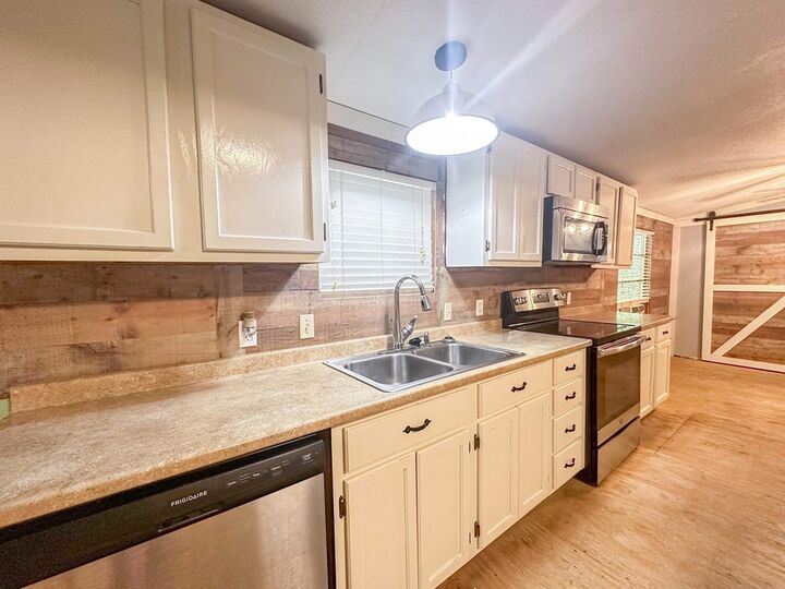 Property Photo:  603 Timberlake Drive  TX 75935 