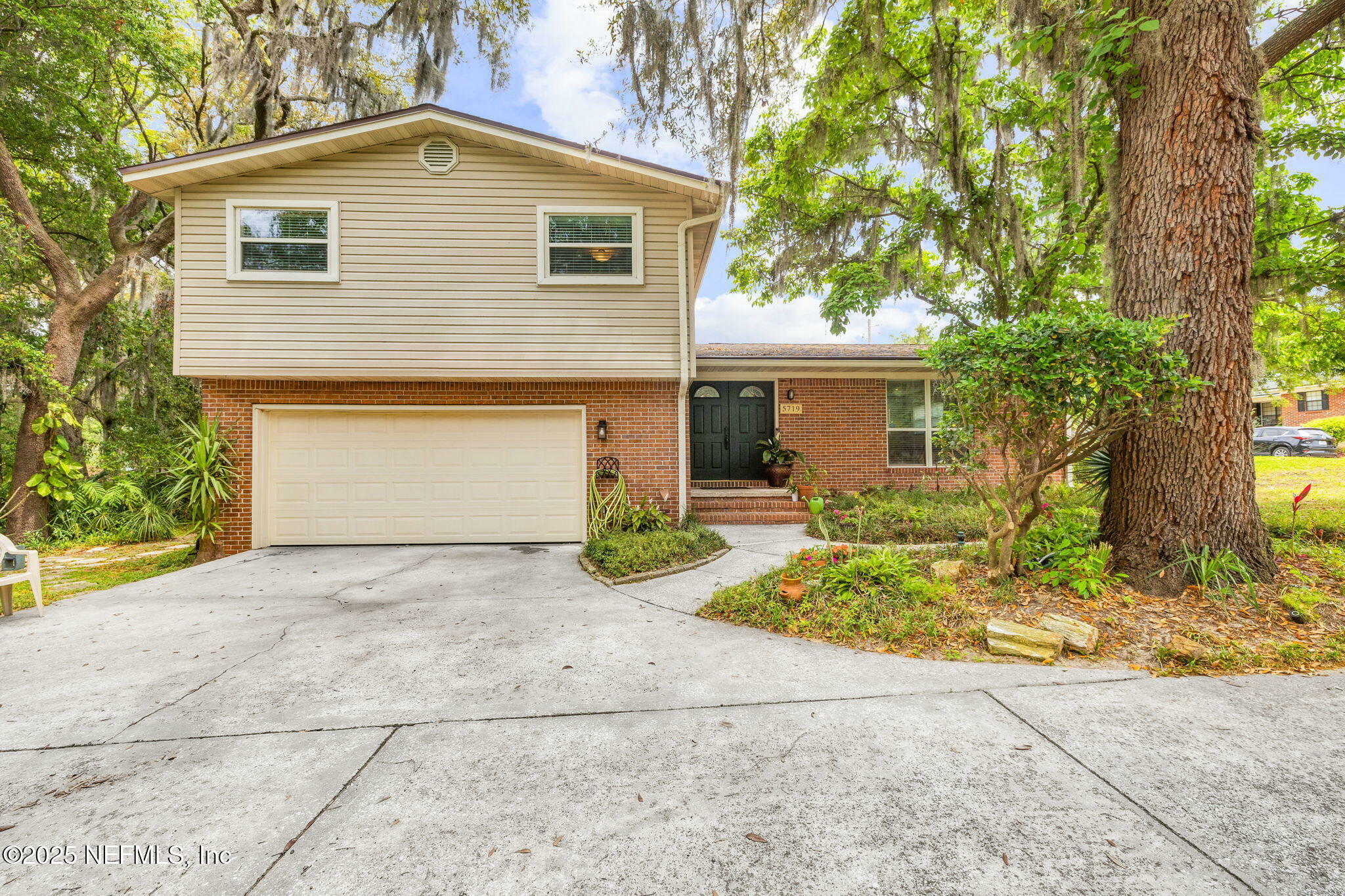 Property Photo: 5719 St Isabel Drive FL 32277