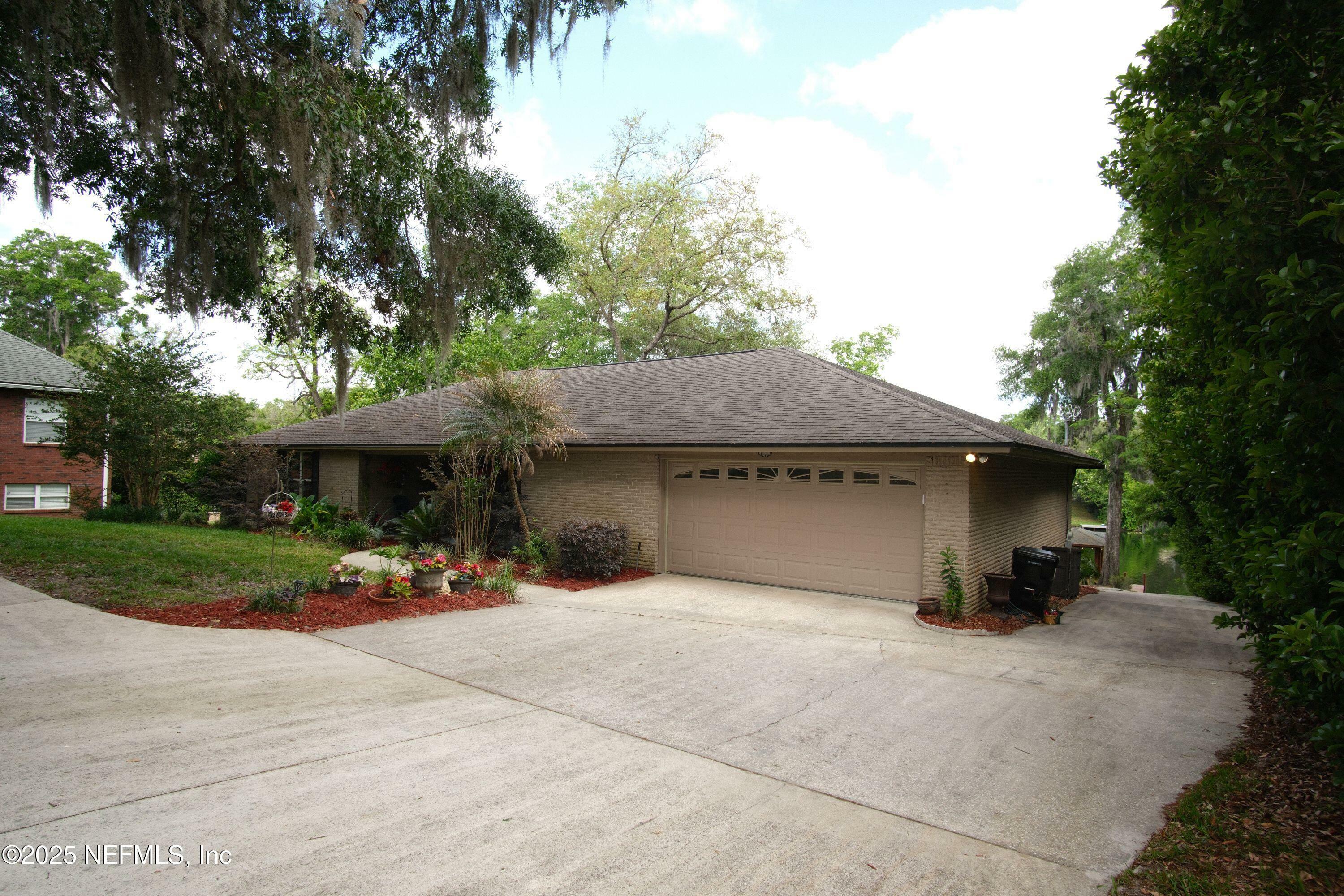 Property Photo: 917 Arthur Moore Drive FL 32043