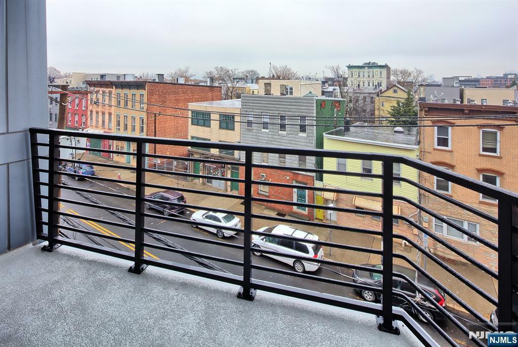 Property Photo:  391 Palisade Avenue 404  NJ 07307 