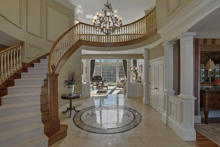 Property Photo:  7 Champagne Terrace  NH 03110 