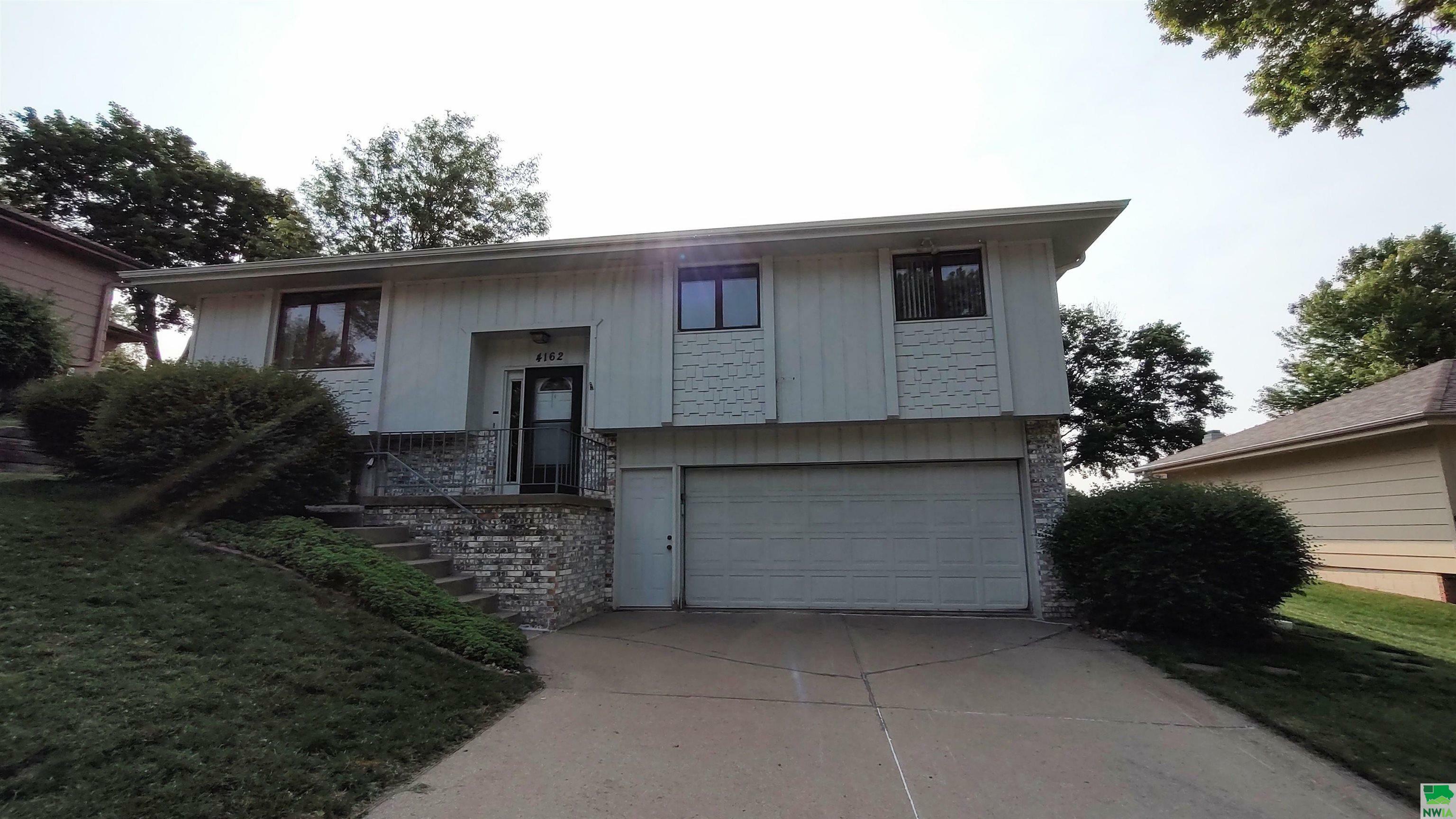 Property Photo: 4162 Sherwood Terr IA 51106