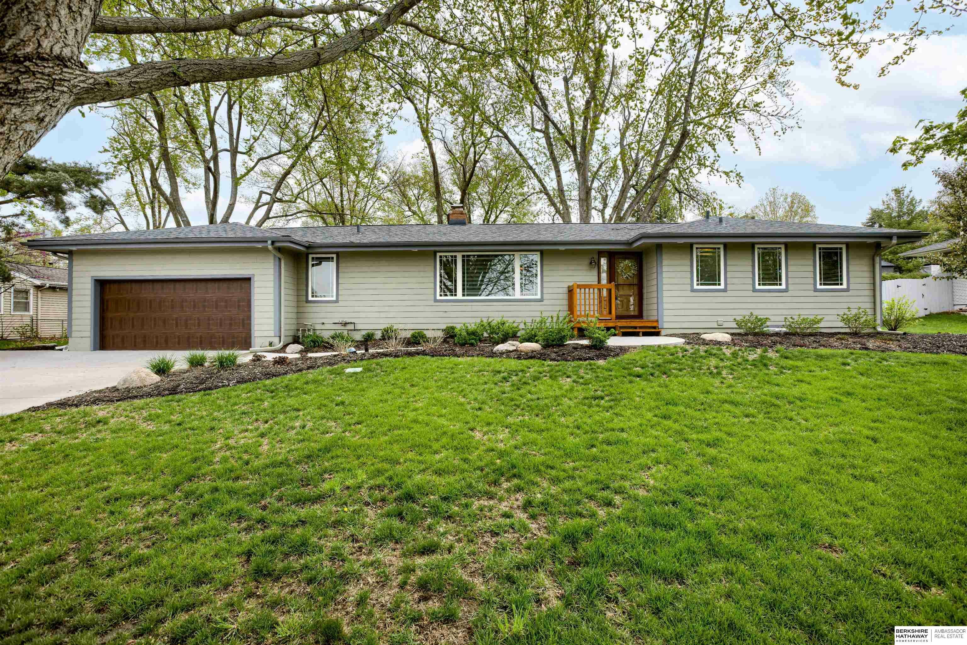 Property Photo: 1505 S 96th Street NE 68124