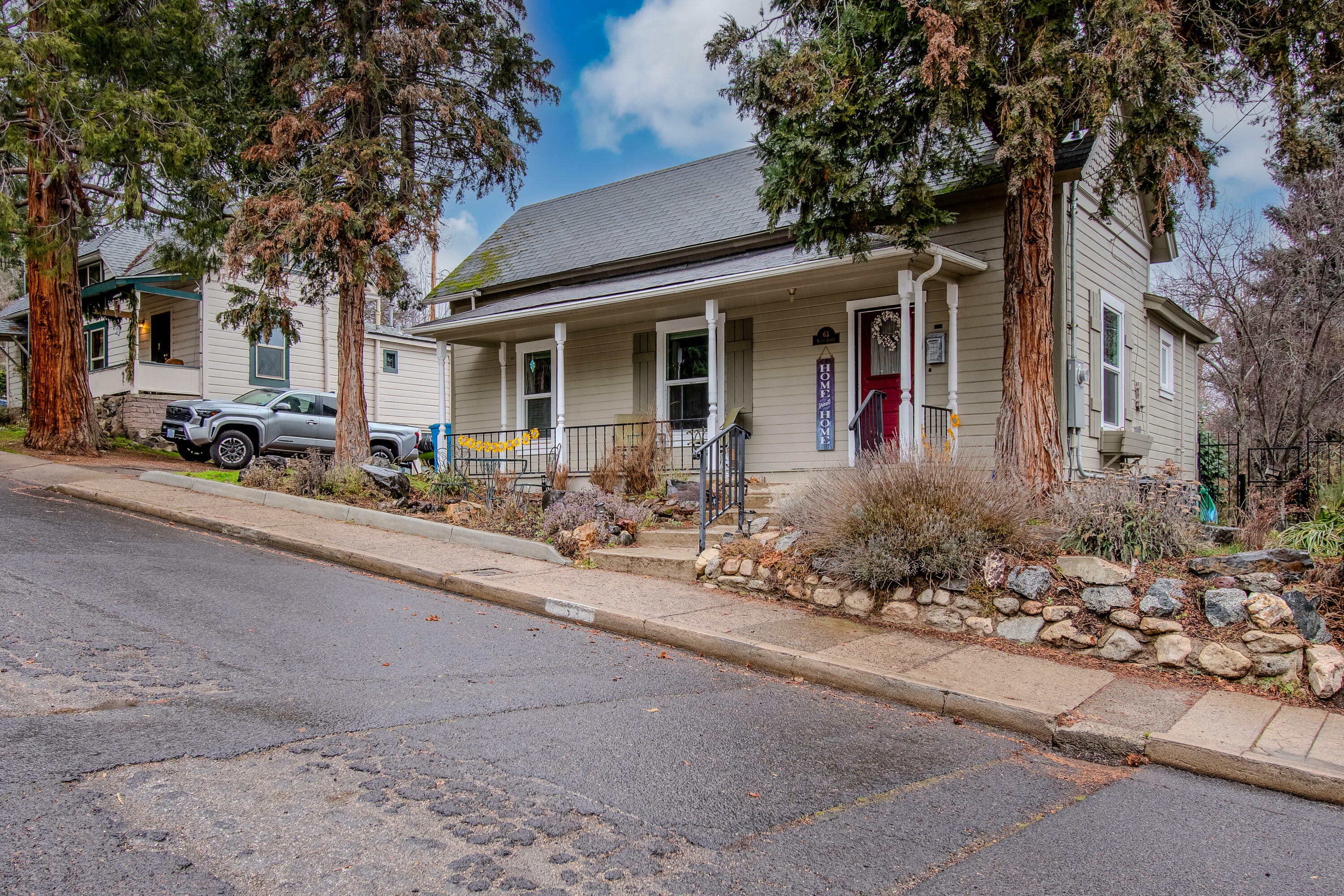 Property Photo: 63 Nutley Street OR 97520
