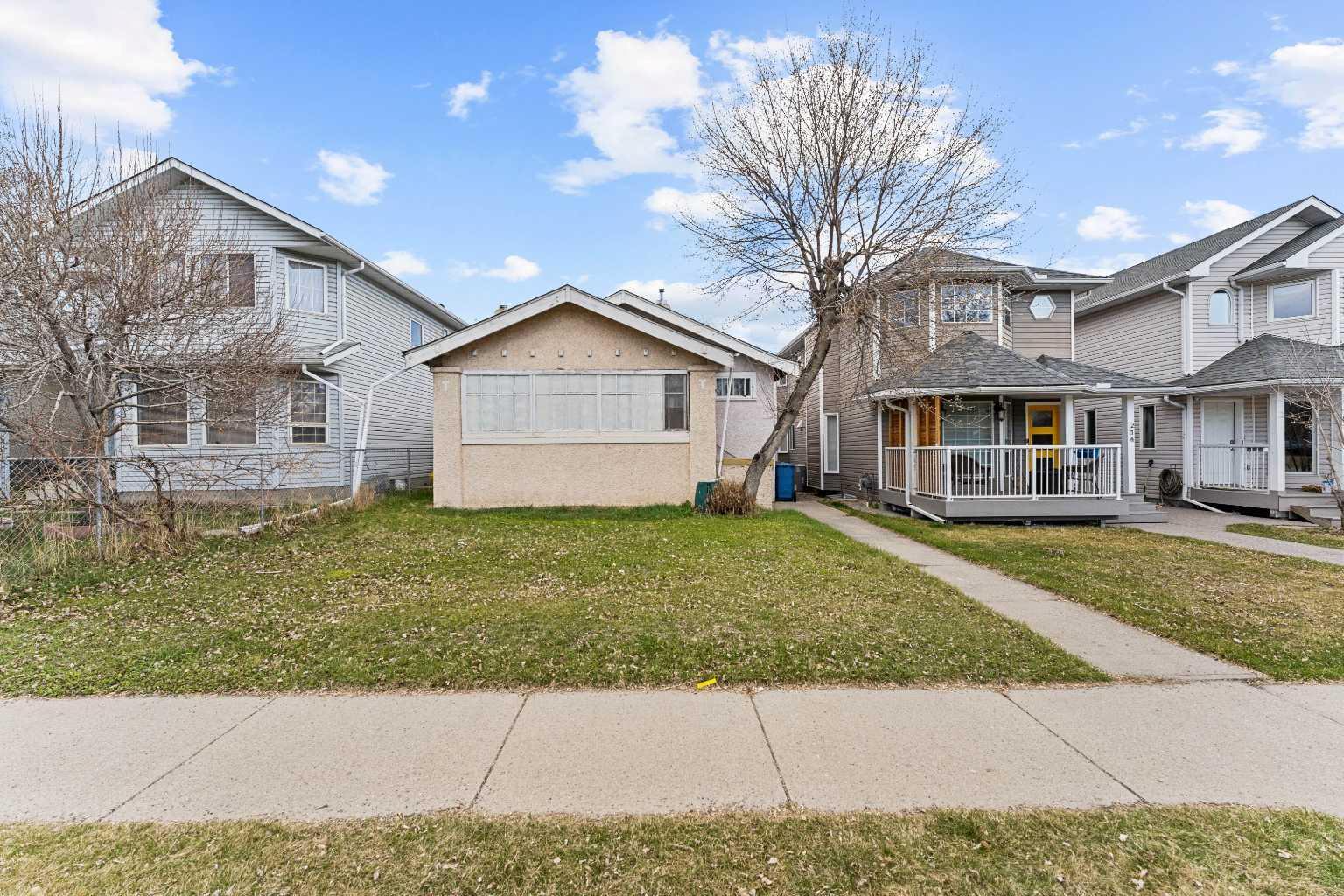 Photo de la propriété: 216 15 Avenue NW AB T2M 0G8