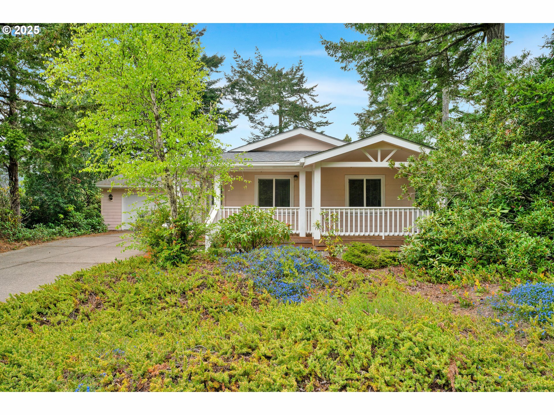 Property Photo: 859 Munsel Creek Loop OR 97439