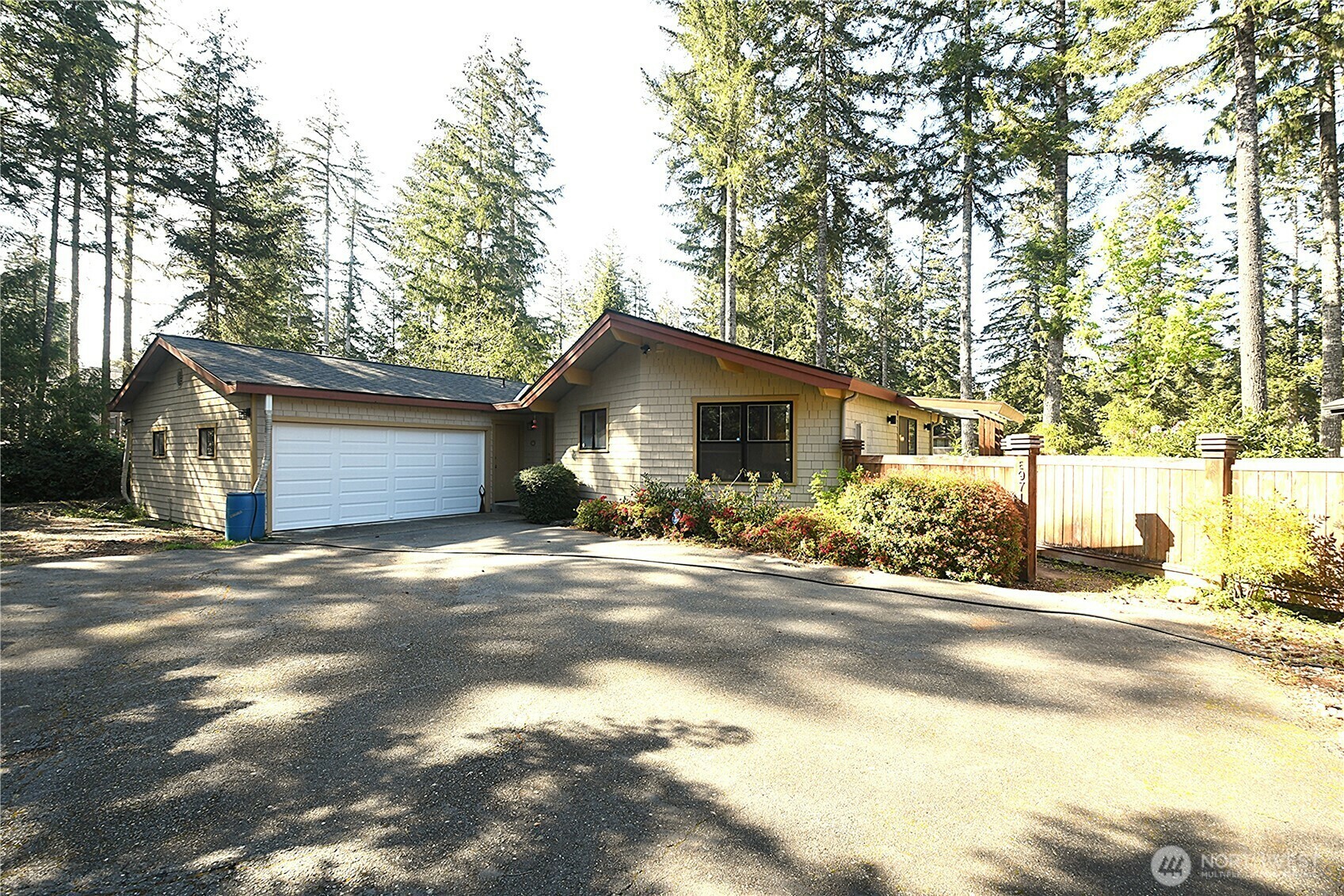 Property Photo: 971 E Manzanita Drive WA 98592