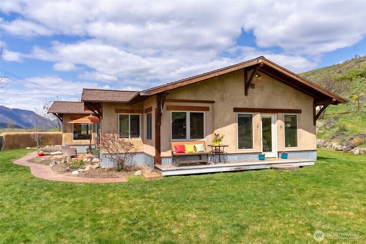 Property Photo:  40  Rolling Rock Rd  WA 98862 