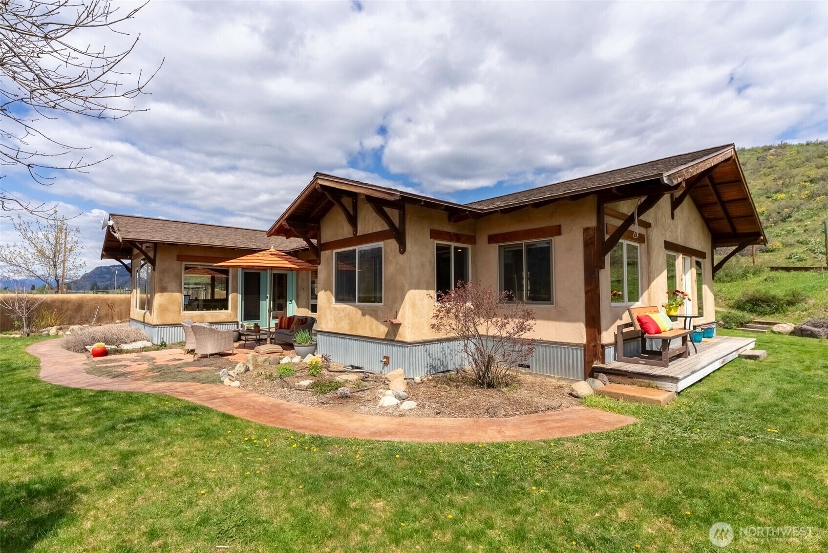 Property Photo: 40 Rolling Rock Rd WA 98862