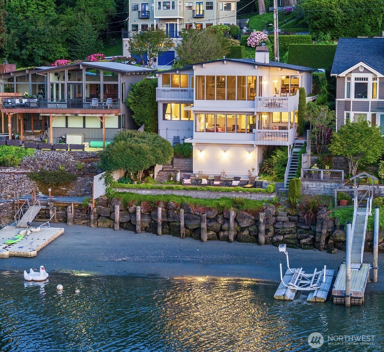 3510 W Commodore Way  Seattle WA 98199 photo