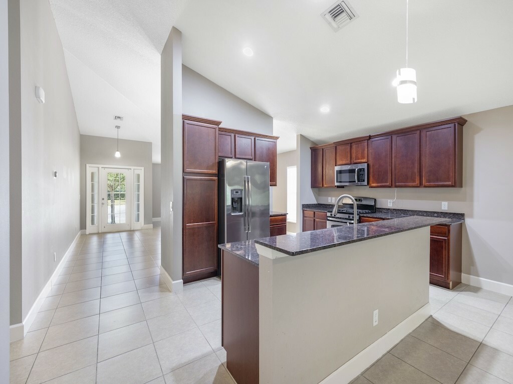 Property Photo: 508 Calamondin Way SW FL 32968