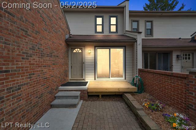 Property Photo: 418 Willow Grove Lane MI 48307